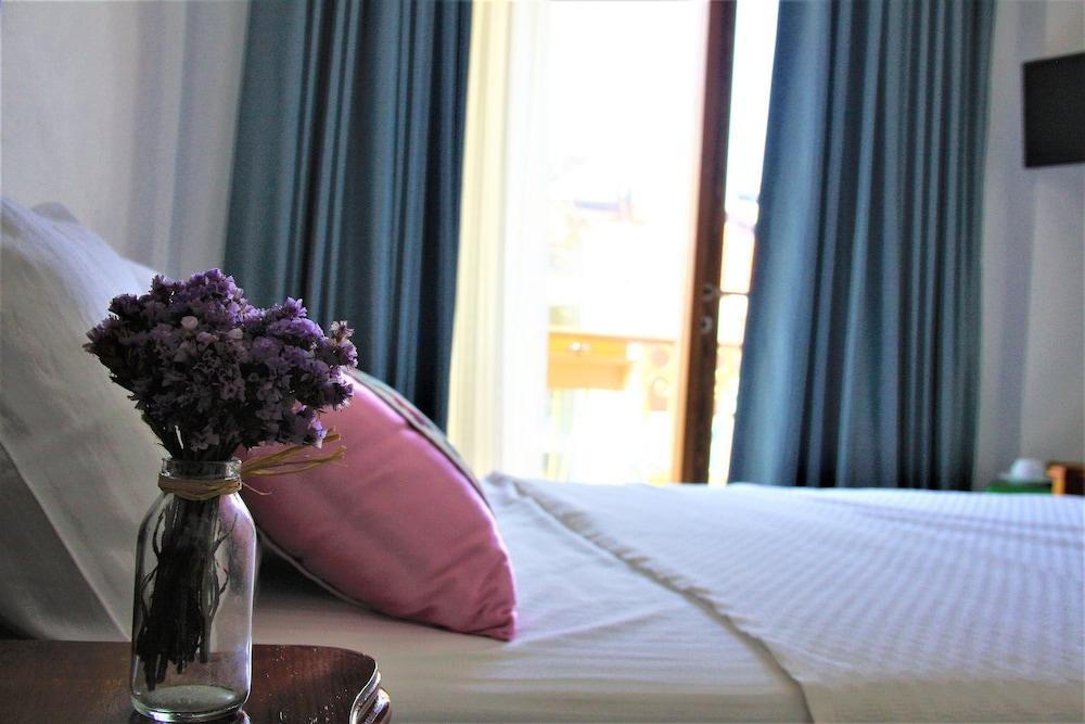 Amphora Hotel โฟชา ภายนอก รูปภาพ